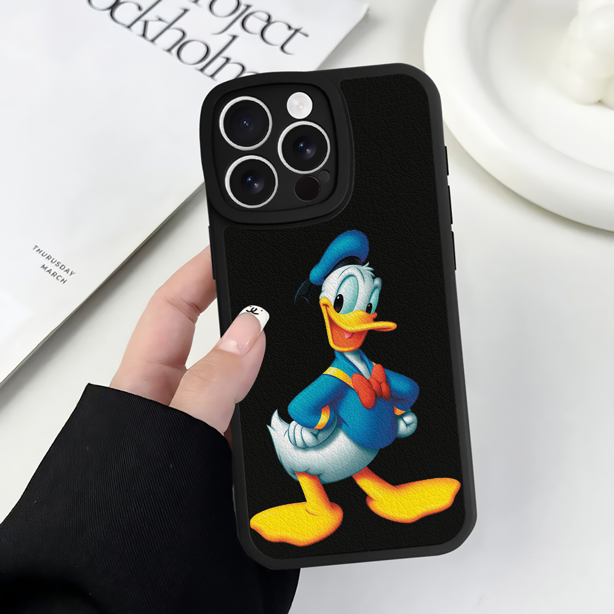（画像用） ミッキーマウス Mickey Mouse 【iPhone 16シリーズ対応】シリコンスマホケース（レザー調） 材質：シリコン